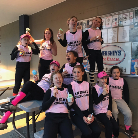 softball team with ice cream